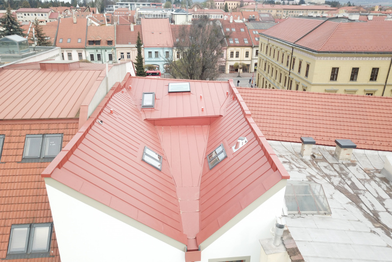 11. Falcovaná krytina BUDMAT a strešné okná VELUX Príbeh strechy - Prešov Príbeh strechy - Prešov